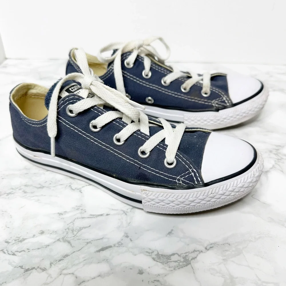 Converse Chuck Taylor All Star Youth Size 2 Navy Blue Low Top Sneakers School